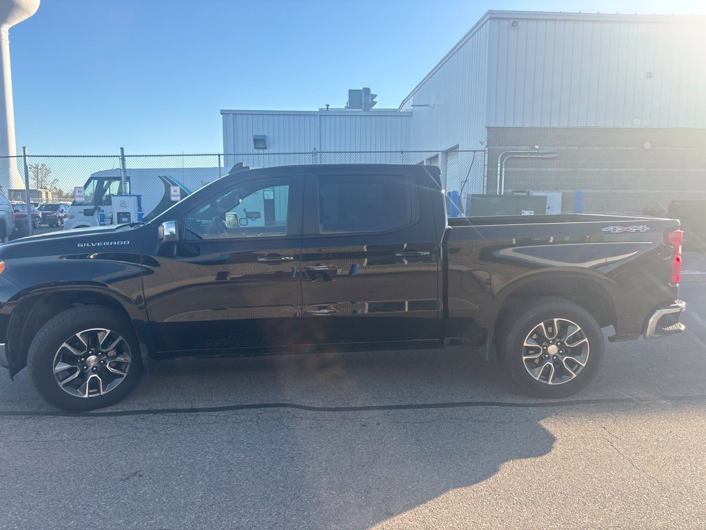 Used 2024 Black Chevrolet LT (2FL) image 5