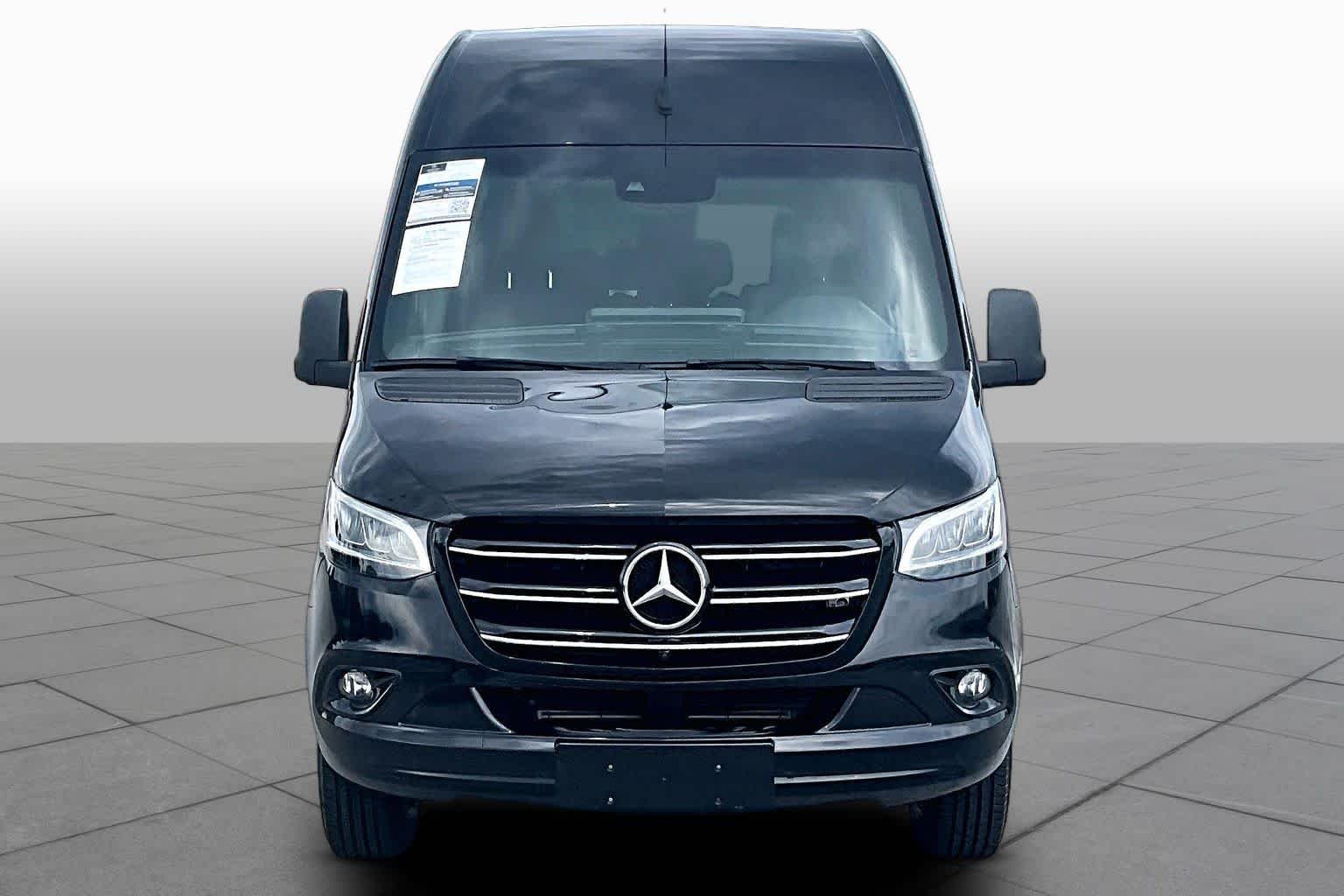 Used 2022 Obsidian Black Metallic Mercedes-Benz  image 4