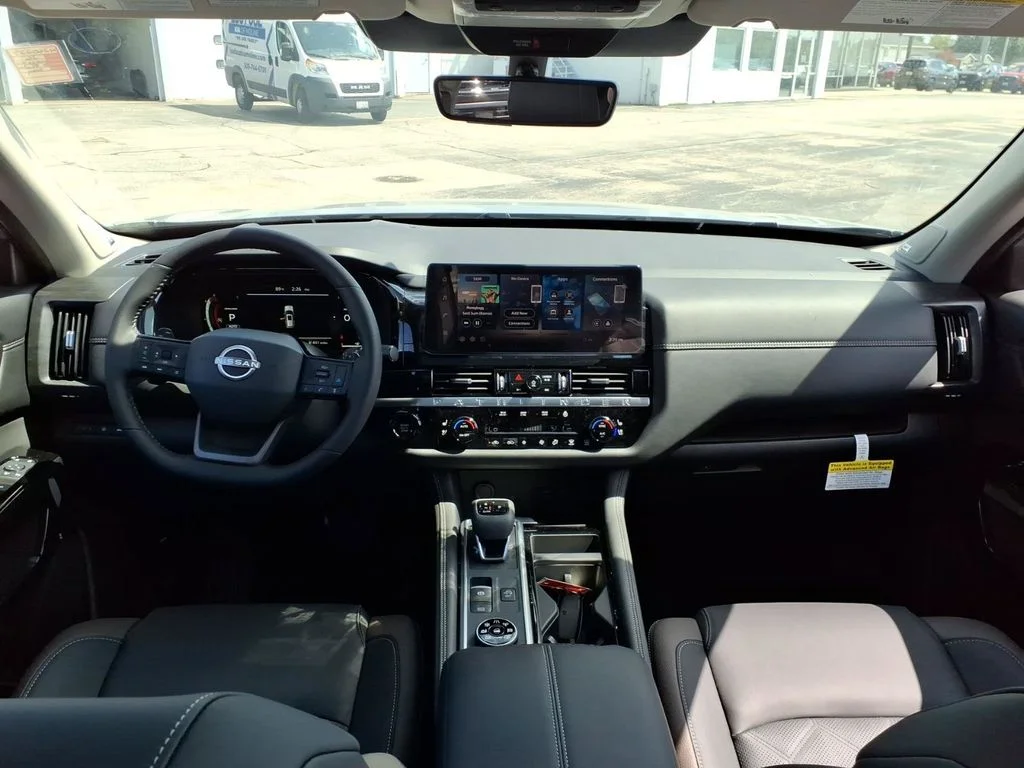 2026 Nissan Pathfinder Platinum - Photo 8