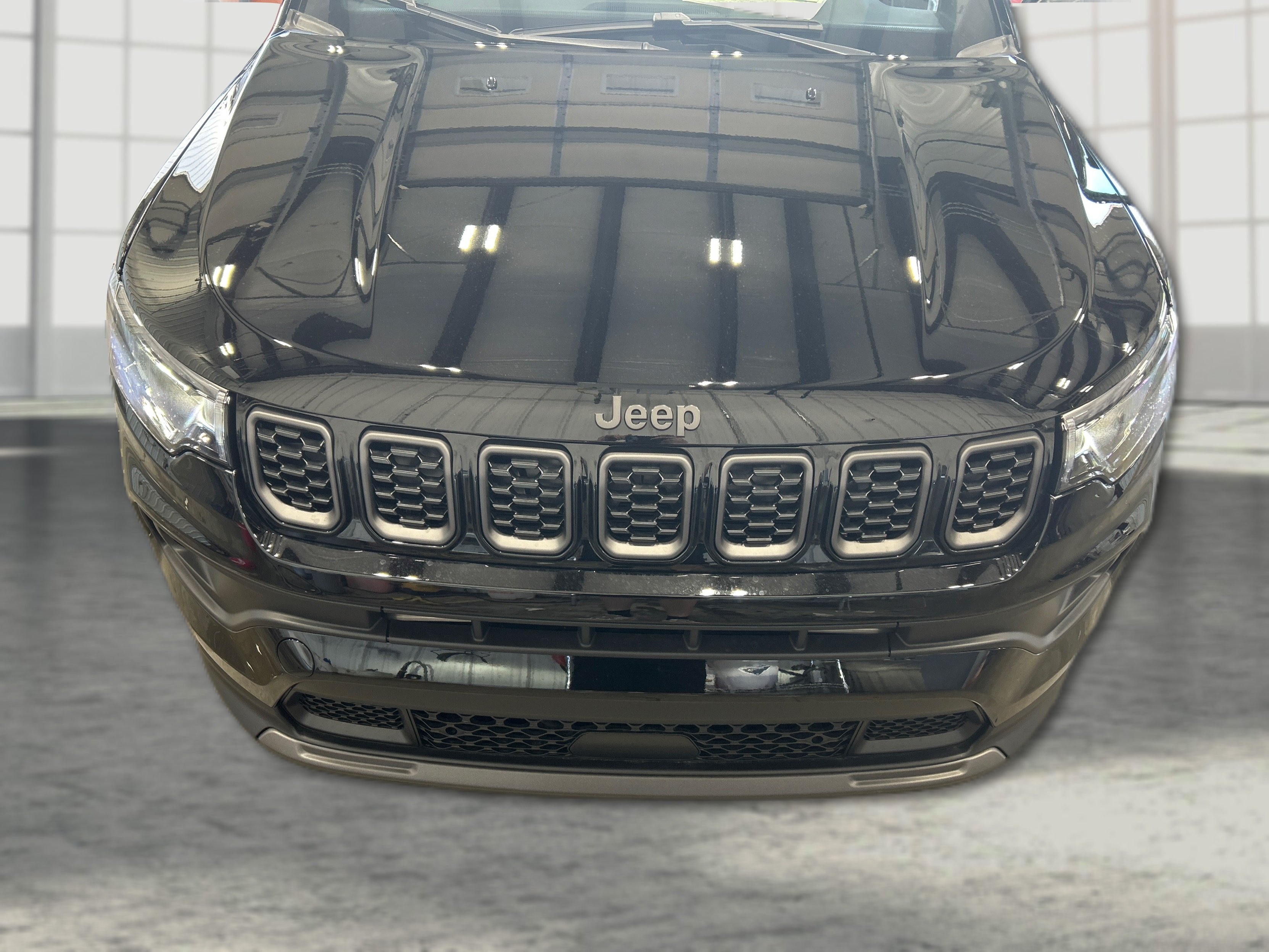 New 2026 Diamond Black Crystal Pearlcoat Jeep Latitude image 20
