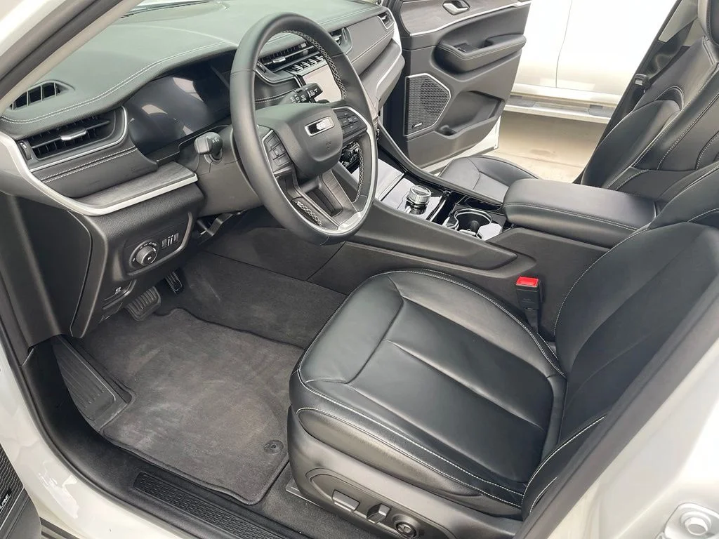 Used 2022 Bright White Clearcoat Jeep Limited image 11