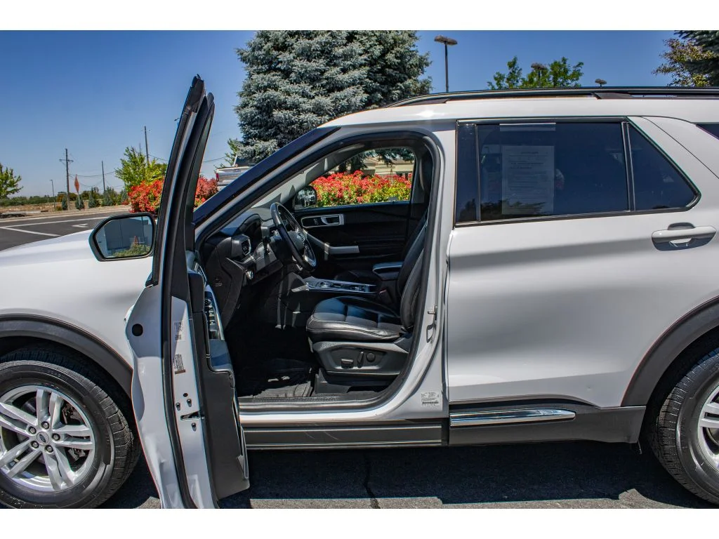 Used 2023 Oxford White Ford XLT image 30