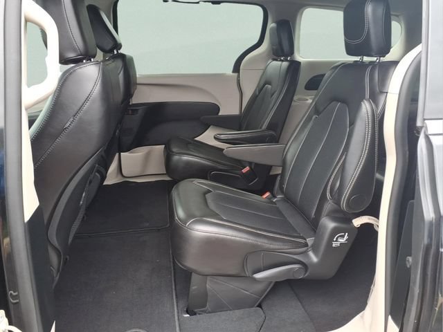 Used 2024 Black Chrysler Touring L image 20