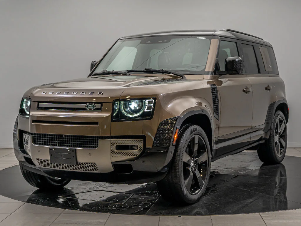 Used 2024 Gondwana Stone Metallic Land Rover X-Dynamic SE image 1