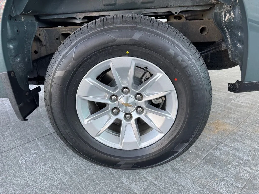 Used 2025 Gray Chevrolet LT image 4