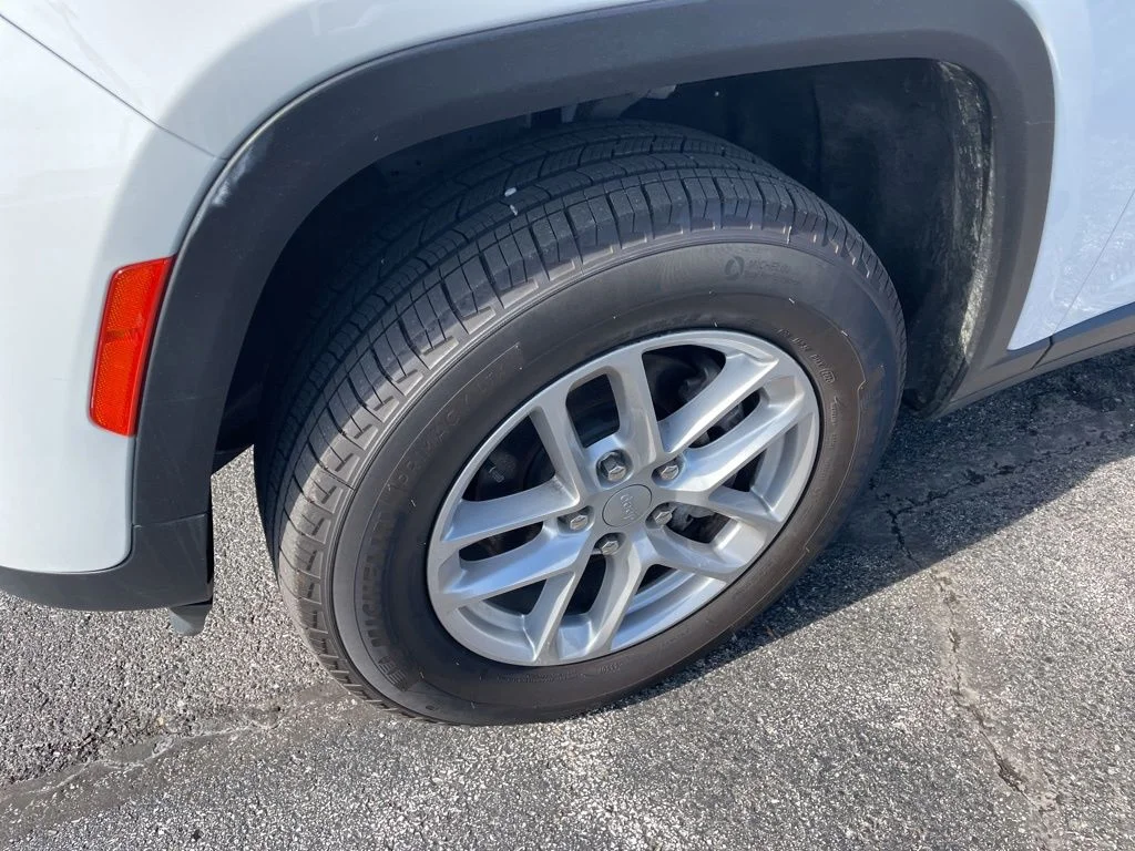 Used 2024 White Jeep Laredo X image 7