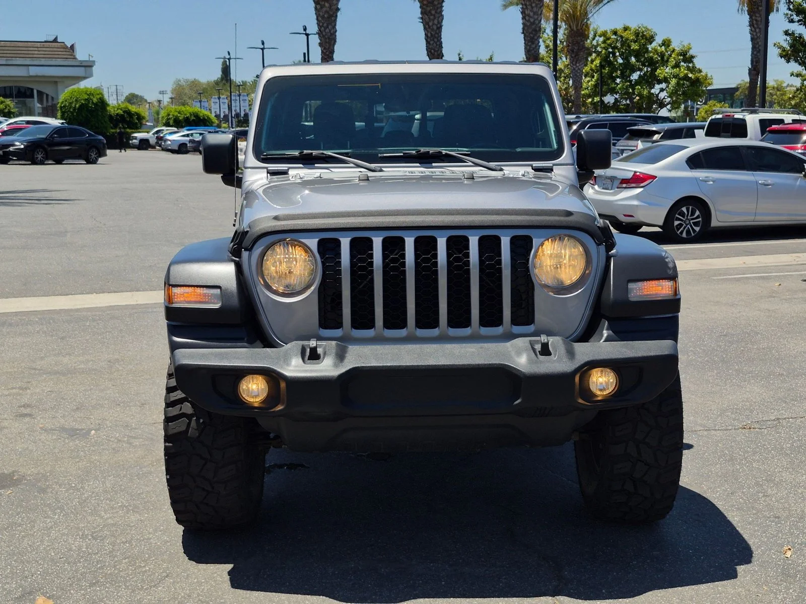 Used 2020 Billet Silver Metallic Clearcoat Jeep Sport S image 2