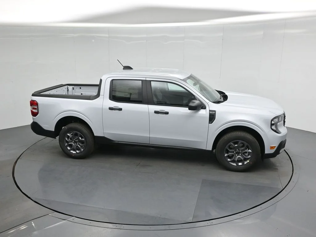 New 2026 Space White Metallic Ford XLT image 46