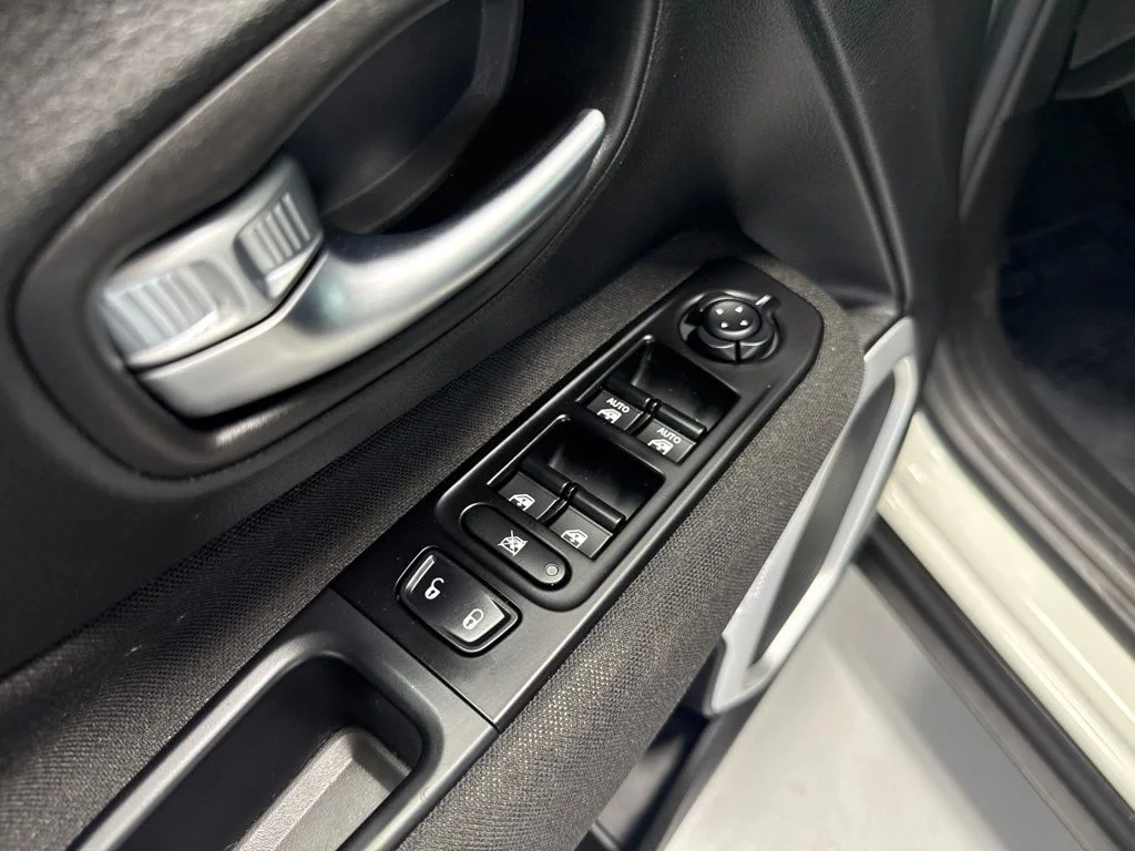 Used 2021 White Jeep Sport image 12