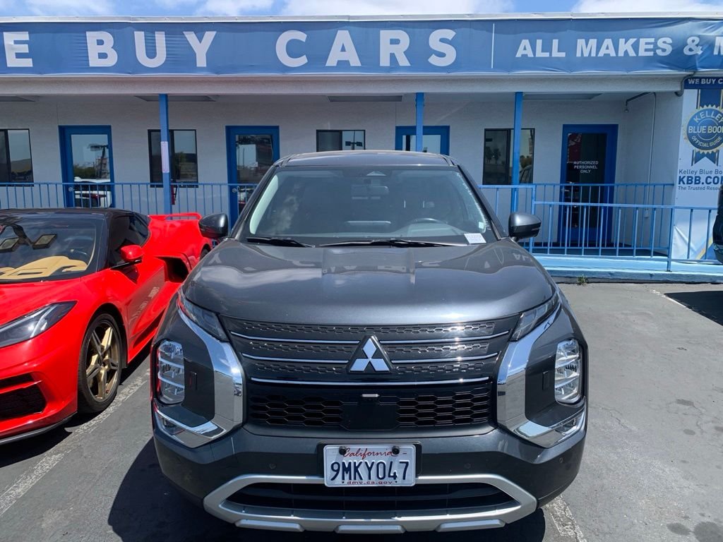 Used 2024 Black Mitsubishi SE image 3