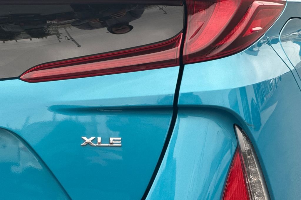 Certified Used 2022 Blue Toyota XLE image 36