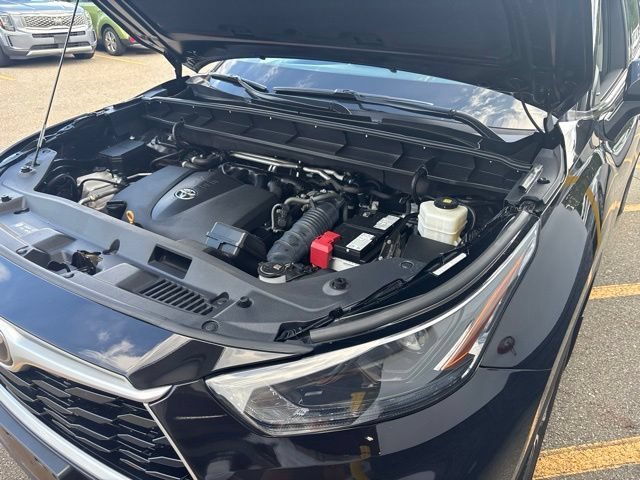 Used 2022 Amber Toyota XLE image 17