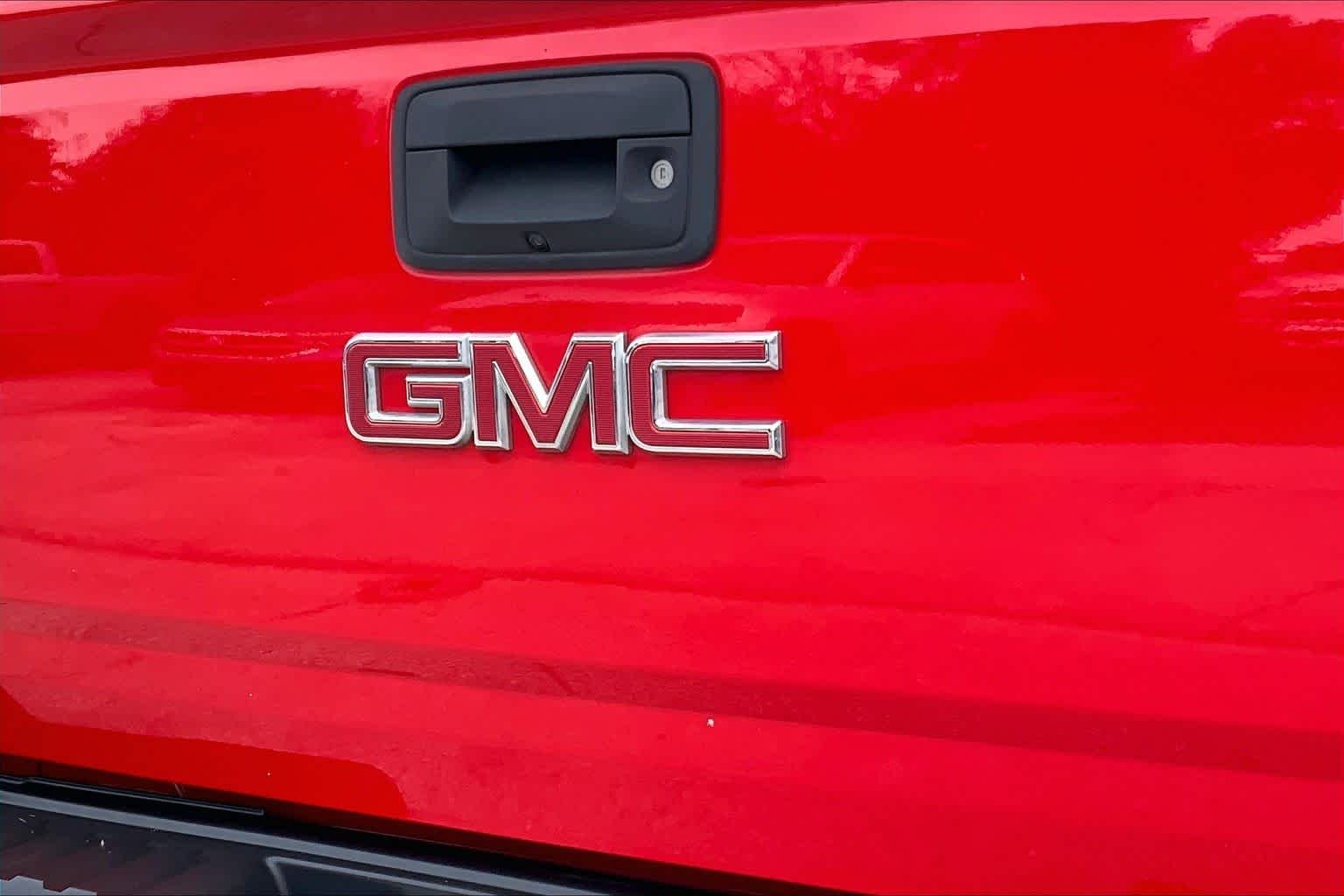 Used 2017 Cardinal Red GMC 4WD SLE image 26