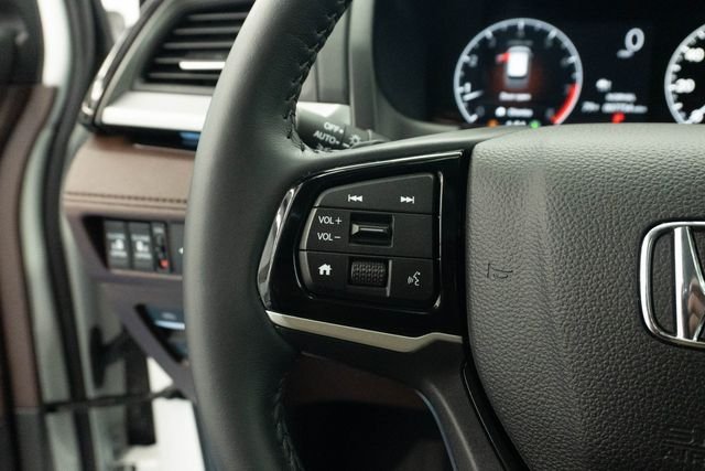 Used 2025 White Honda Touring image 21