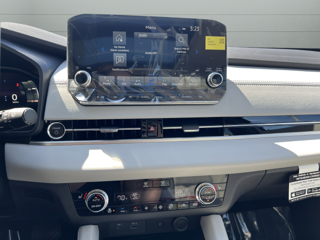 Used 2025 Black Mitsubishi SEL Platinum Edition image 18