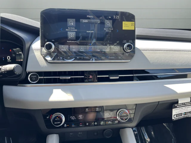 Used 2025 Black Mitsubishi SEL Platinum Edition image 18