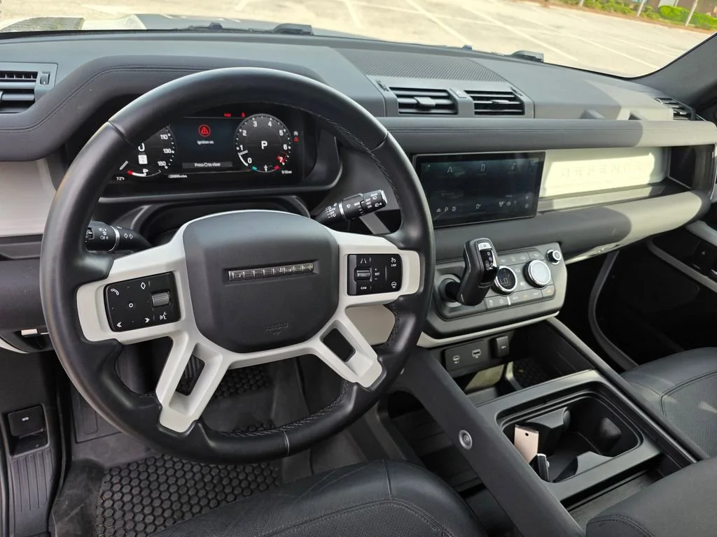 Used 2023  Land Rover S image 16