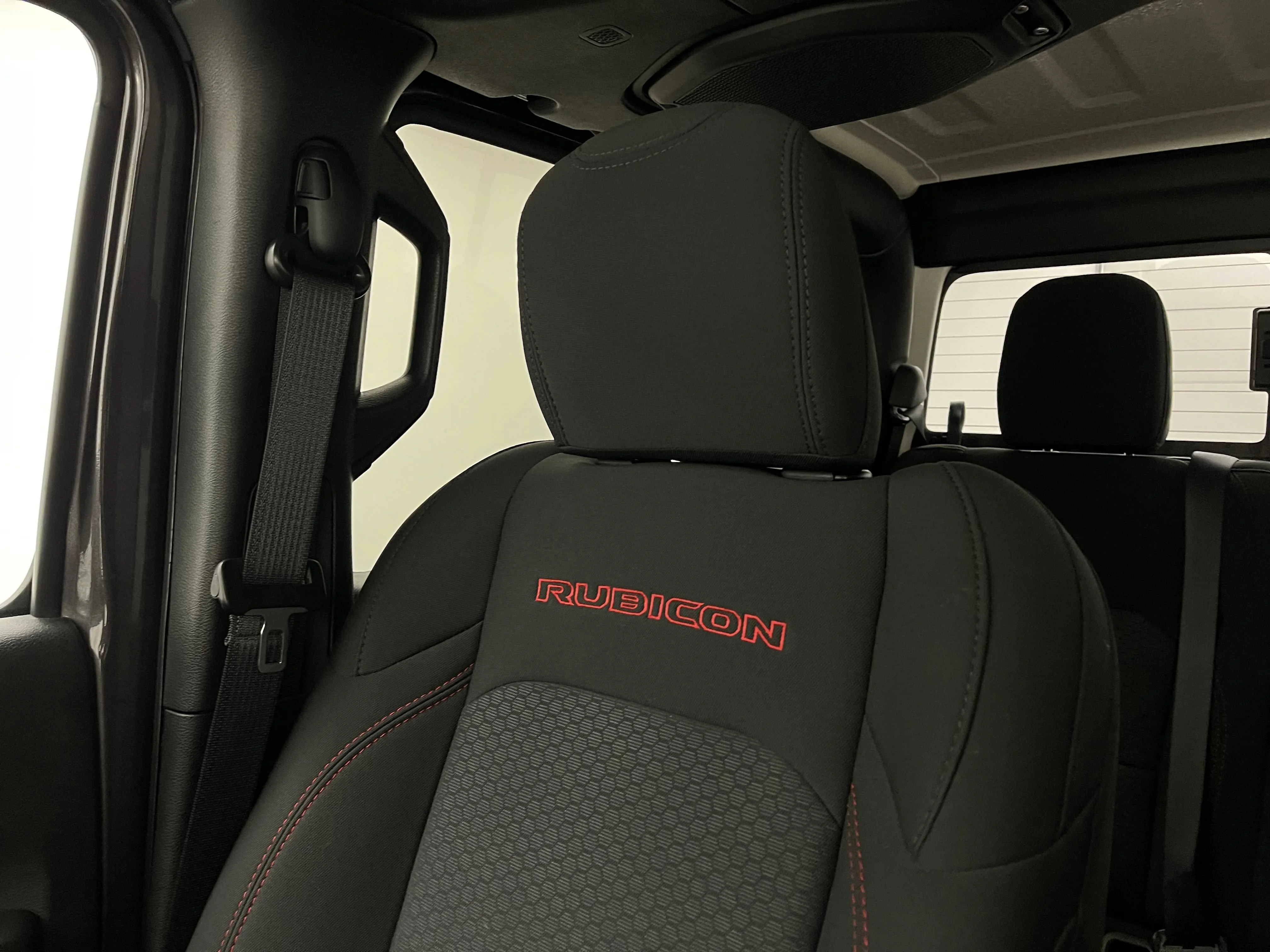 Used 2021  Jeep Rubicon image 40