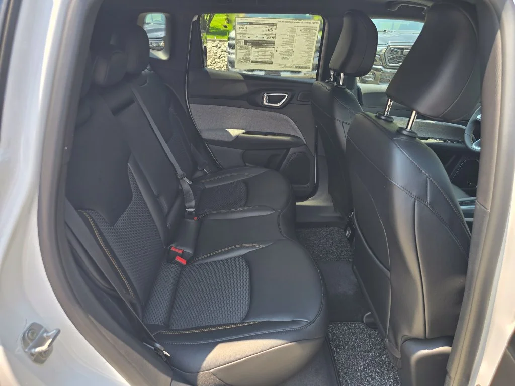 New 2026 White Jeep Latitude image 25