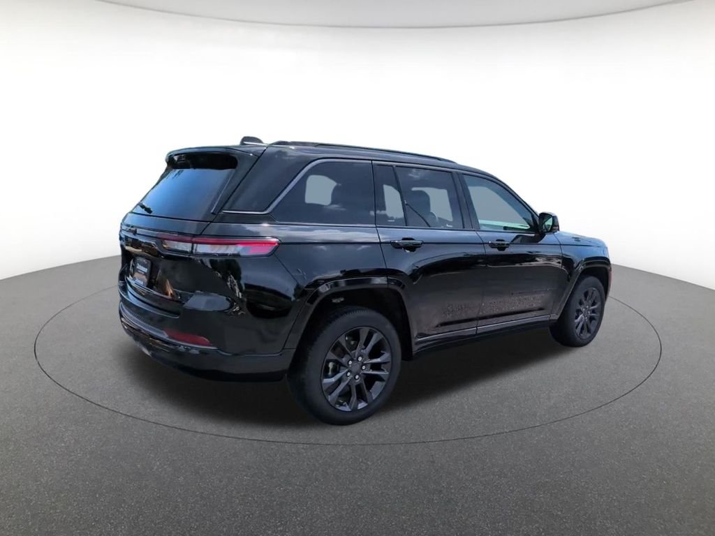New 2026 Diamond Black Crystal Pearl-Coat Exterior Paint Jeep Limited Reserve image 5