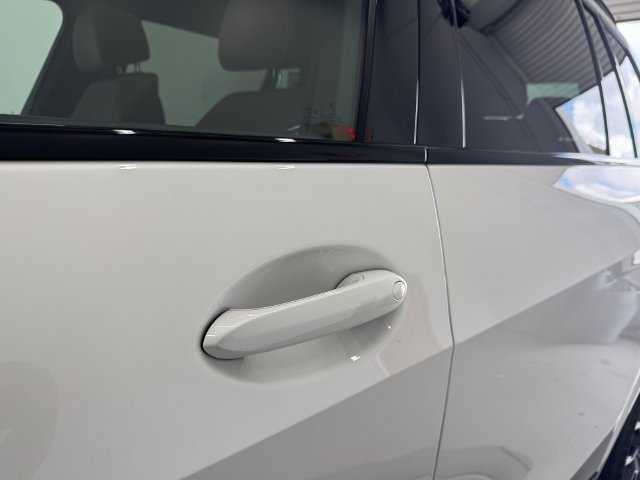 Used 2023 Mineral White Metallic BMW xDrive40i image 50