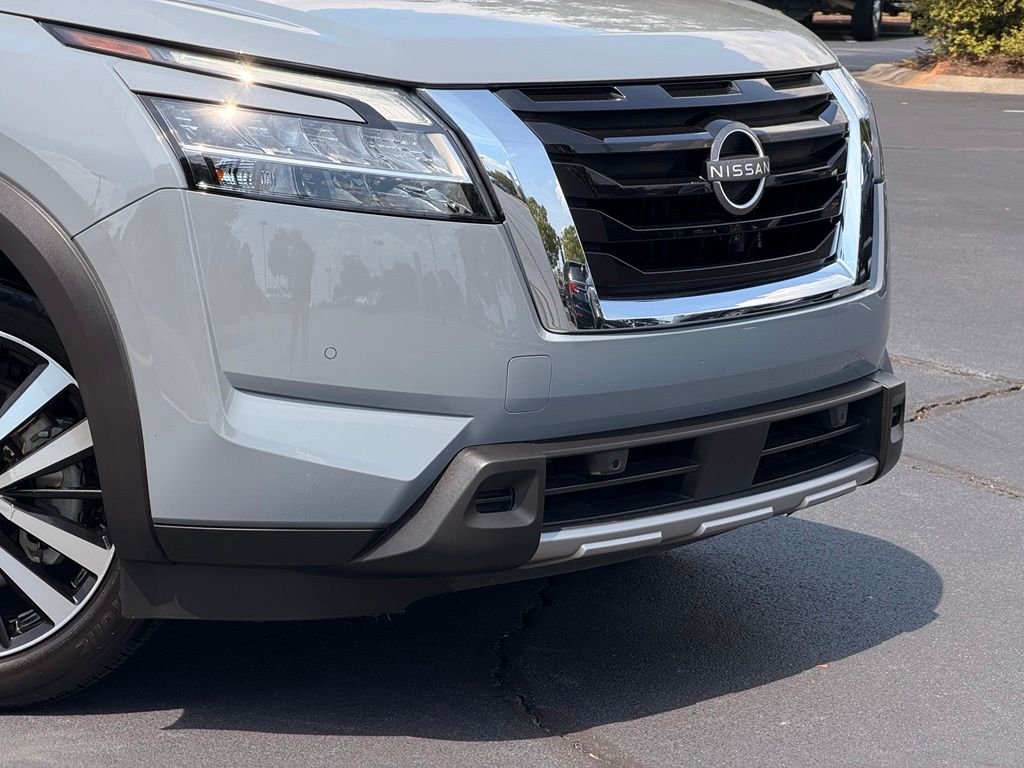 Used 2024 Gray Nissan Platinum image 7