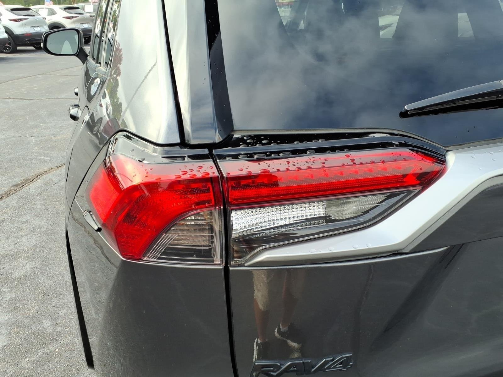 Used 2020 Magnetic Gray Metallic w/Midnight Black Roof Toyota Hybrid XSE image 19