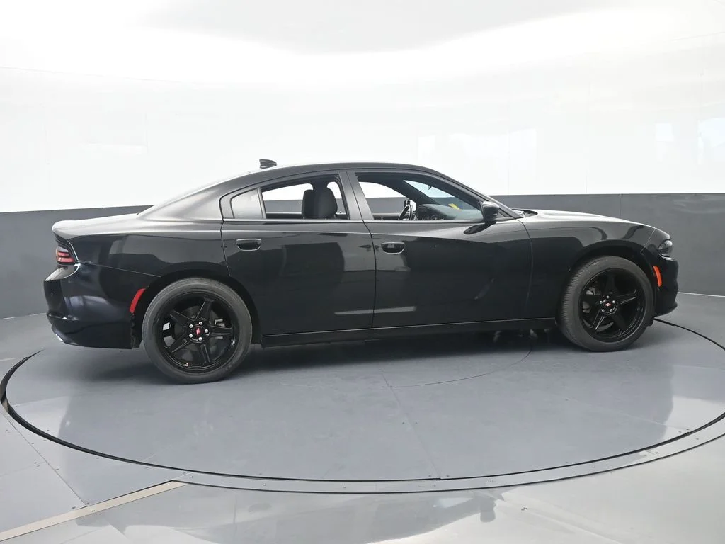 Used 2023 Pitch Black Clearcoat Dodge SXT image 6