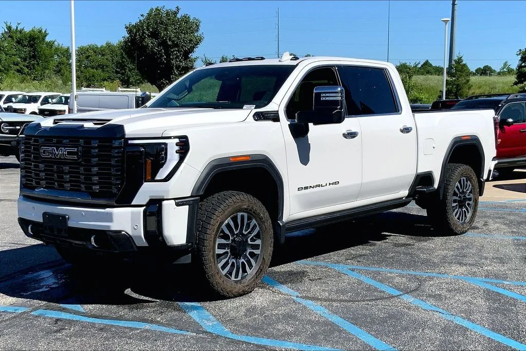 Used 2024 White GMC Denali Ultimate image 5