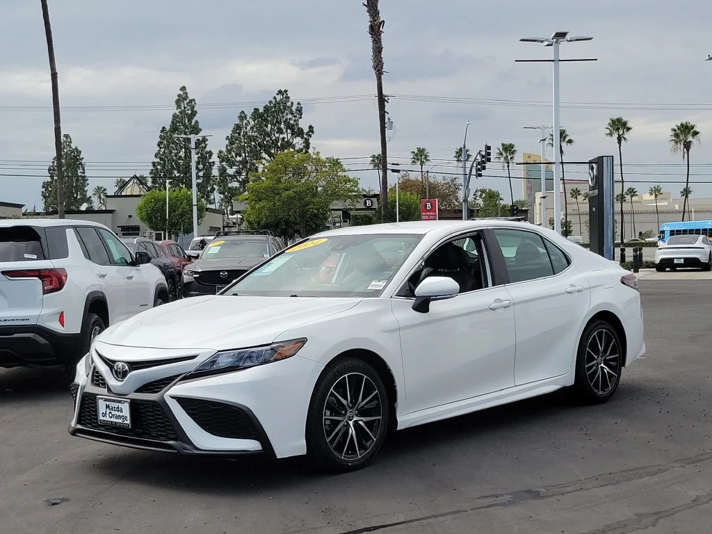 Used 2024 Ice Toyota SE image 32