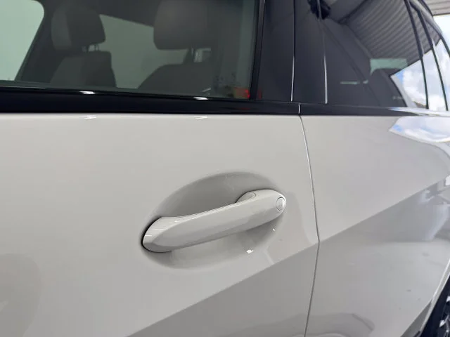 Used 2023 Mineral White Metallic BMW xDrive40i image 50