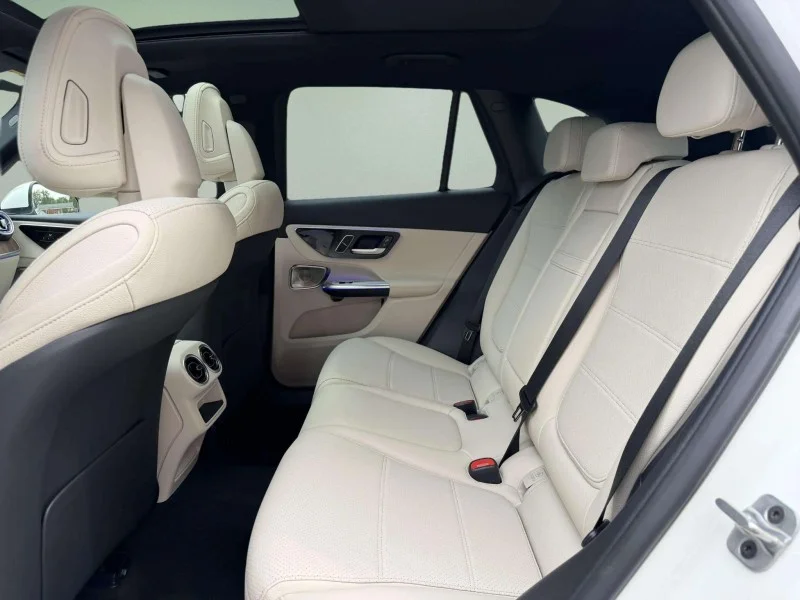 Used 2026 WHITE Mercedes-Benz GLC 300 image 23