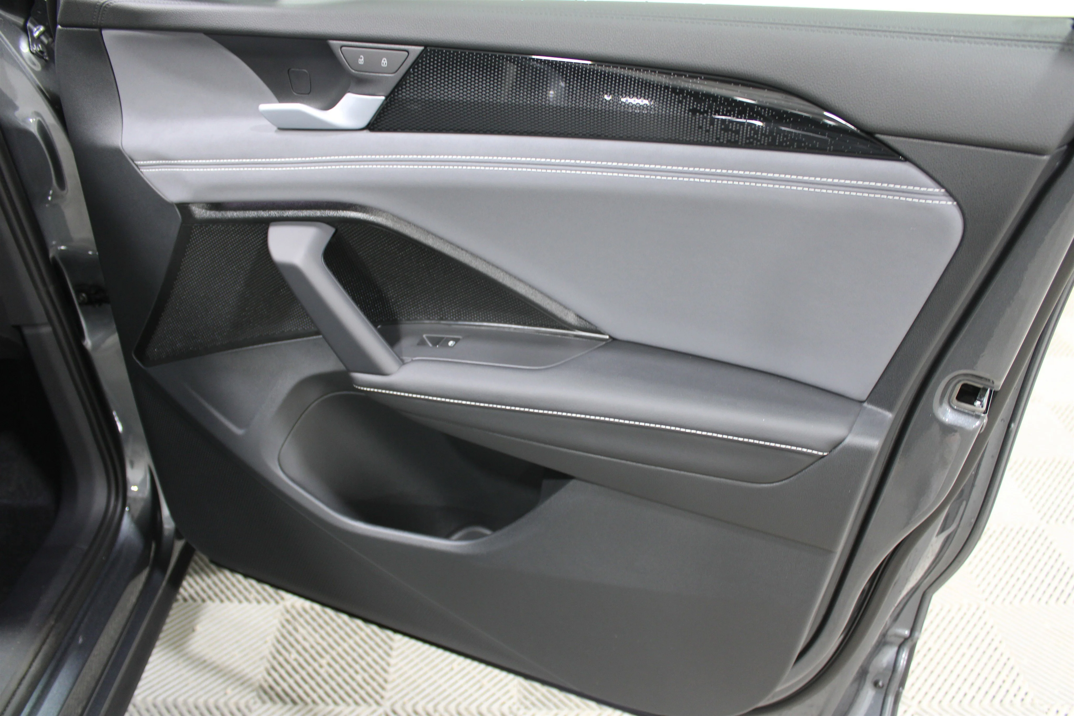 New 2026 Platinum Gray Metallic Volkswagen SE image 24