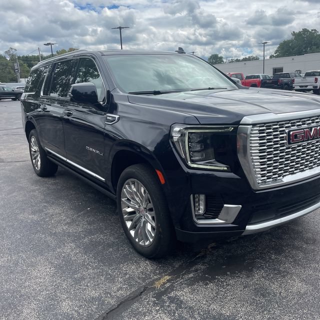 Used 2024 Midnight Blue Metallic GMC Denali image 5