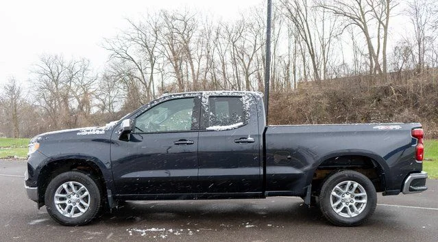 Used 2022 Gray Chevrolet LT image 9