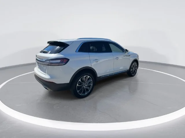 Used 2023 White Lincoln Reserve image 7