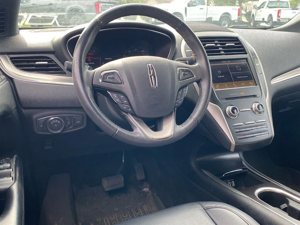 Used 2019 Infinite Black Lincoln Standard image 4