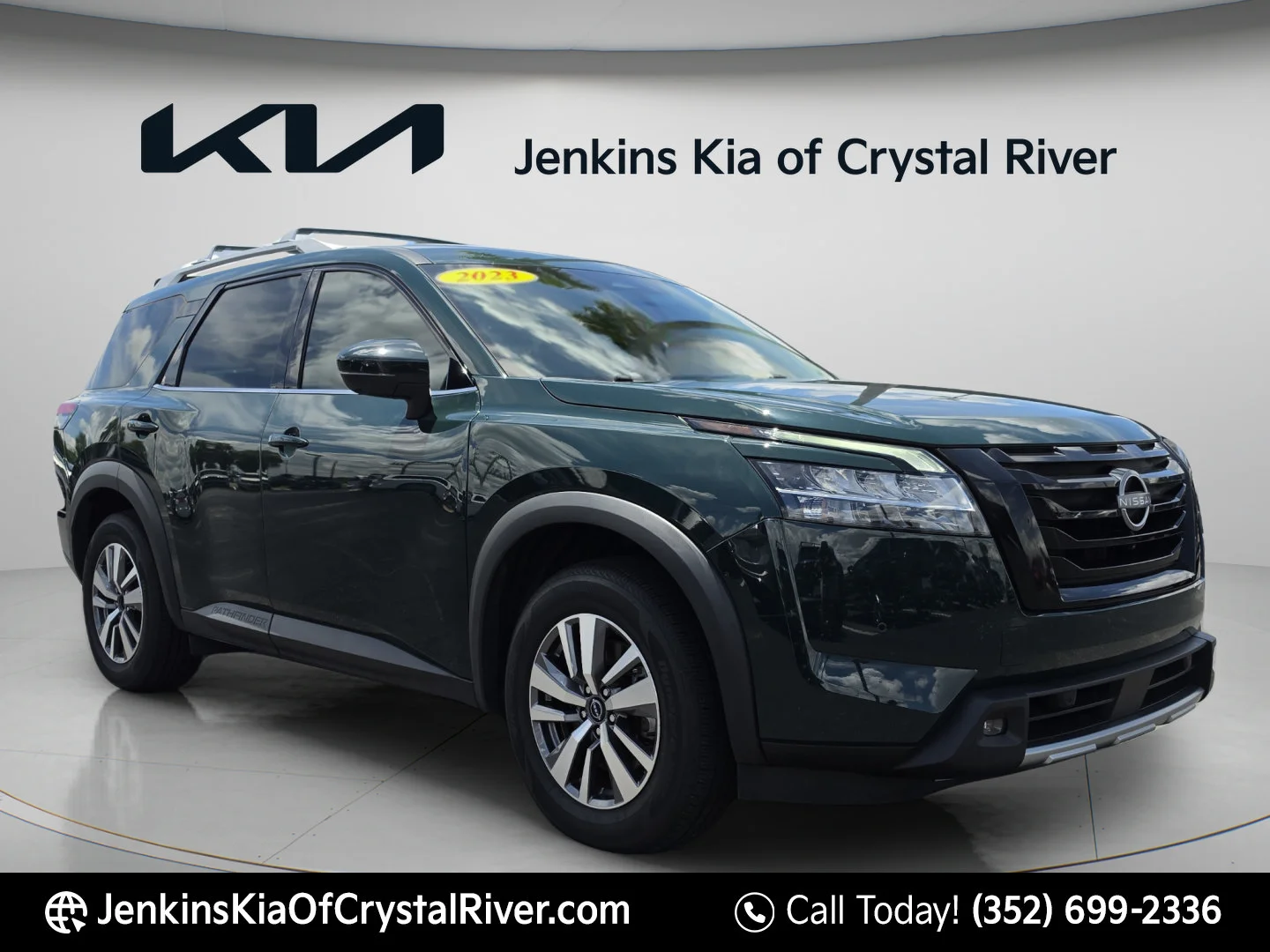 Used 2023 Obsidian Green Pearl Nissan SL image 1