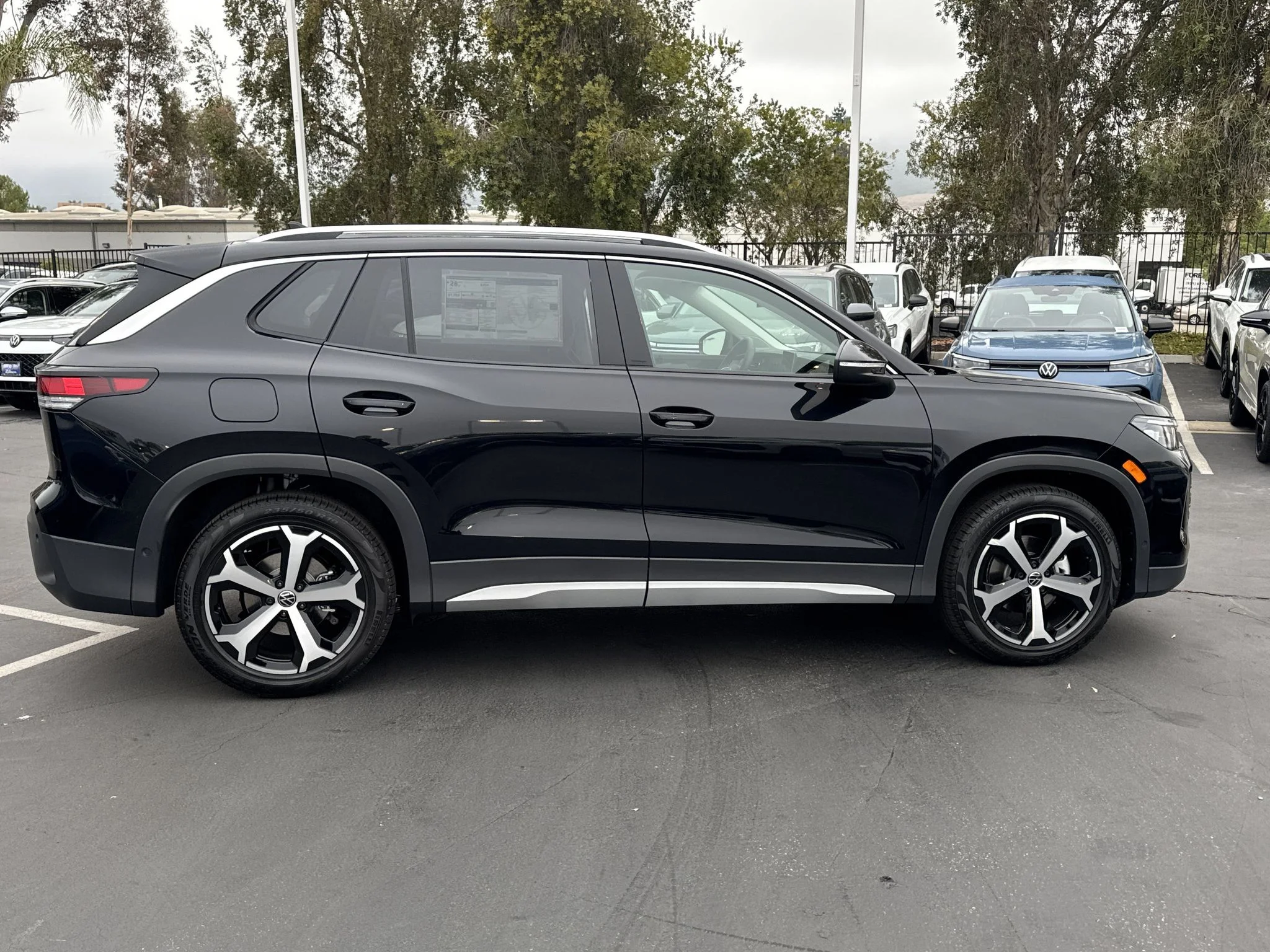 New 2026 Deep Black Pearl Volkswagen SE image 8