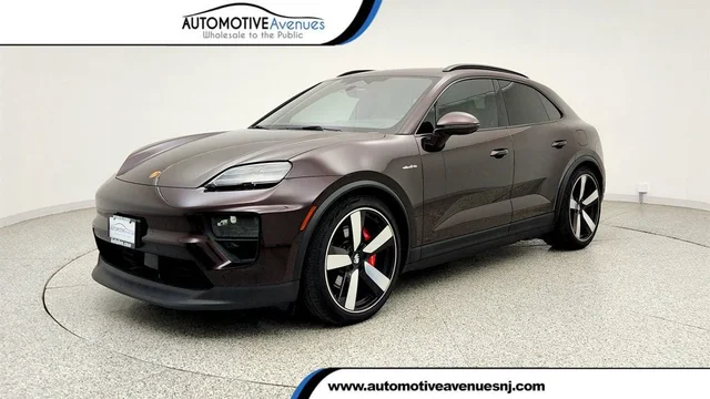 2025 Porsche Macan Electric 4S AWD w/ Premium Pkg & Two Tone Leather Int. (442 hp)