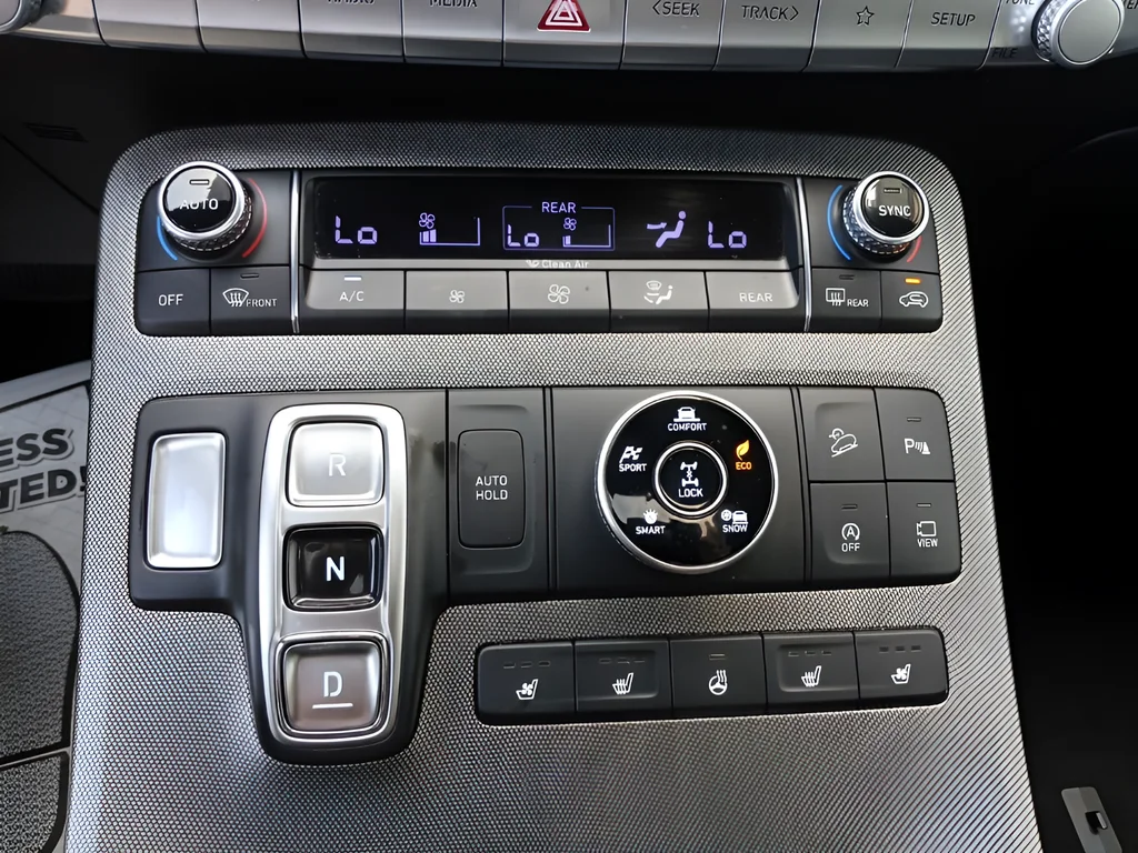 Used 2022 White Hyundai Calligraphy image 17