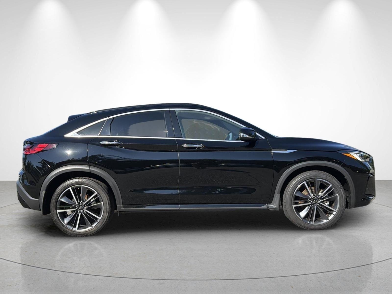 Used 2025 Black Obsidian INFINITI LUXE image 6