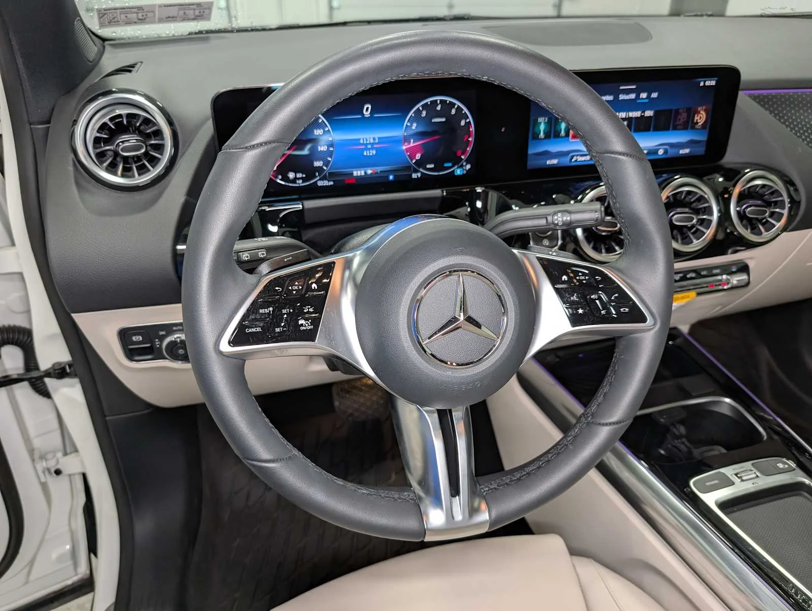 Used 2026 Polar White Mercedes-Benz GLA 250 image 27