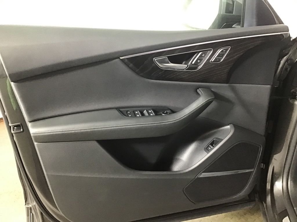 Used 2022  Audi 55 Prestige image 28