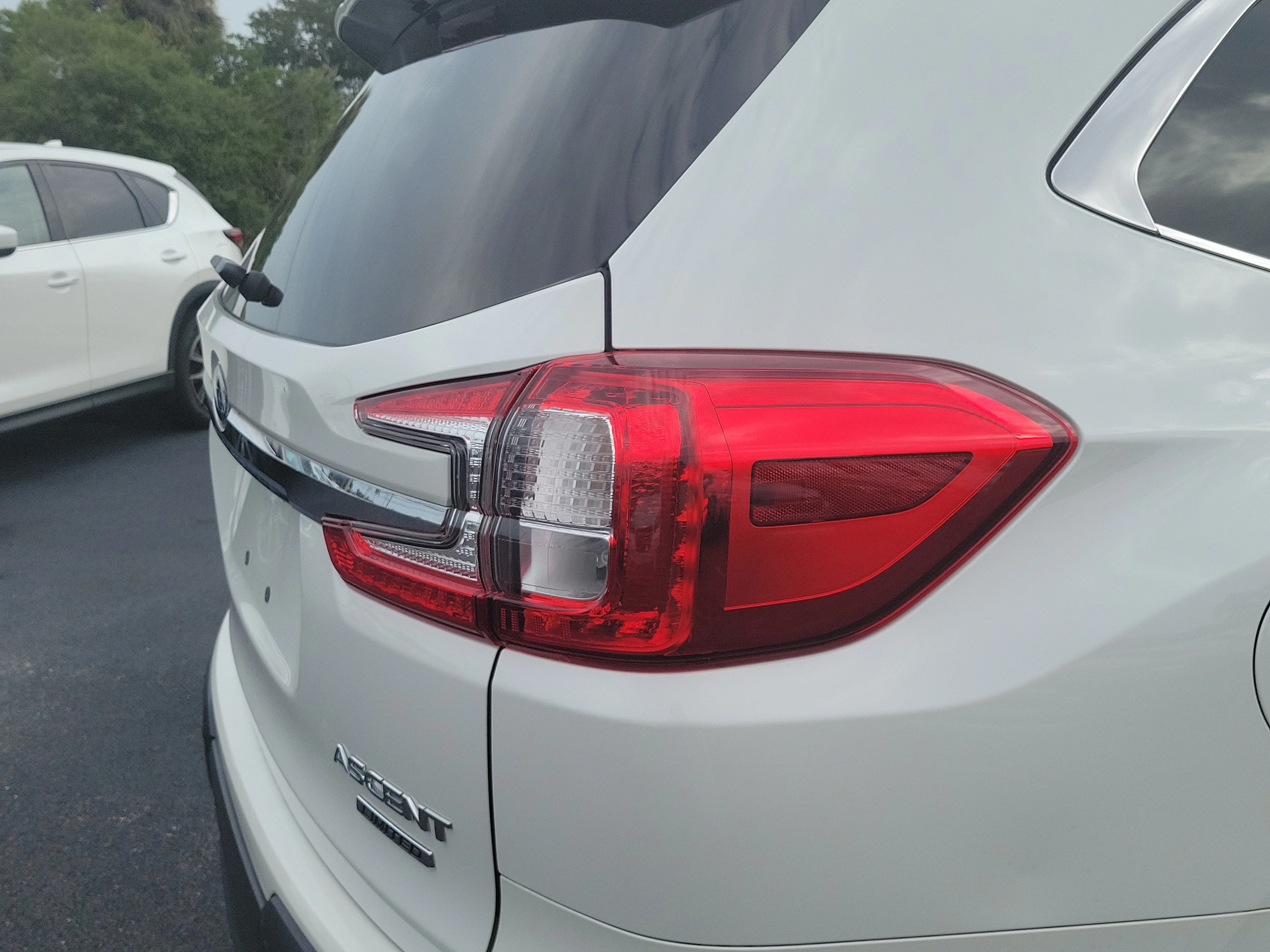 Used 2024 Crystal White Pearl Subaru Limited image 11