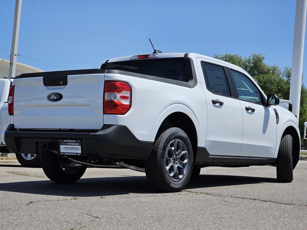 New 2025 Oxford White Ford XLT image 17