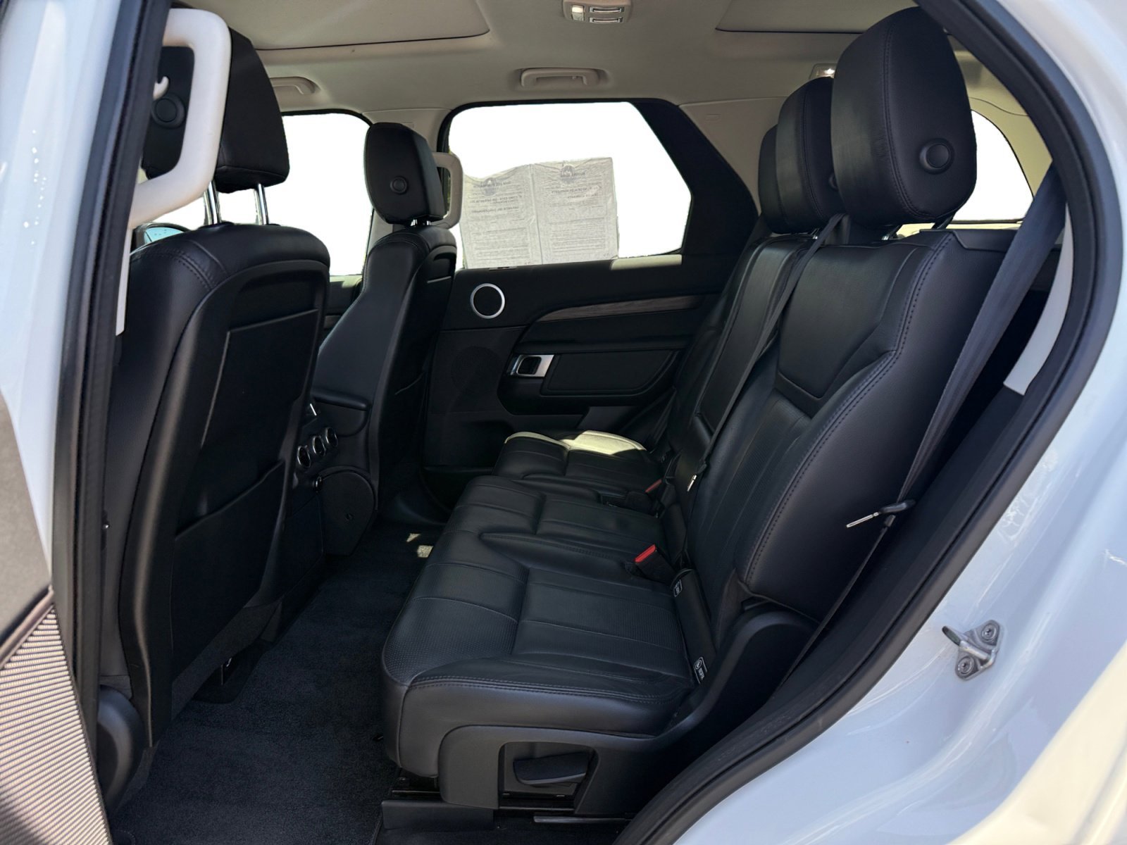Used 2017 White Land Rover HSE image 16
