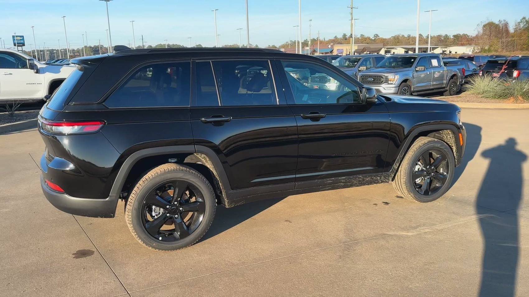 New 2025 Diamond Black Crystal Pearlcoat Jeep Limited image 9