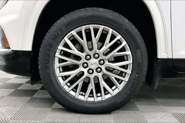 Used 2024 White Frost Tricoat GMC Denali image 10