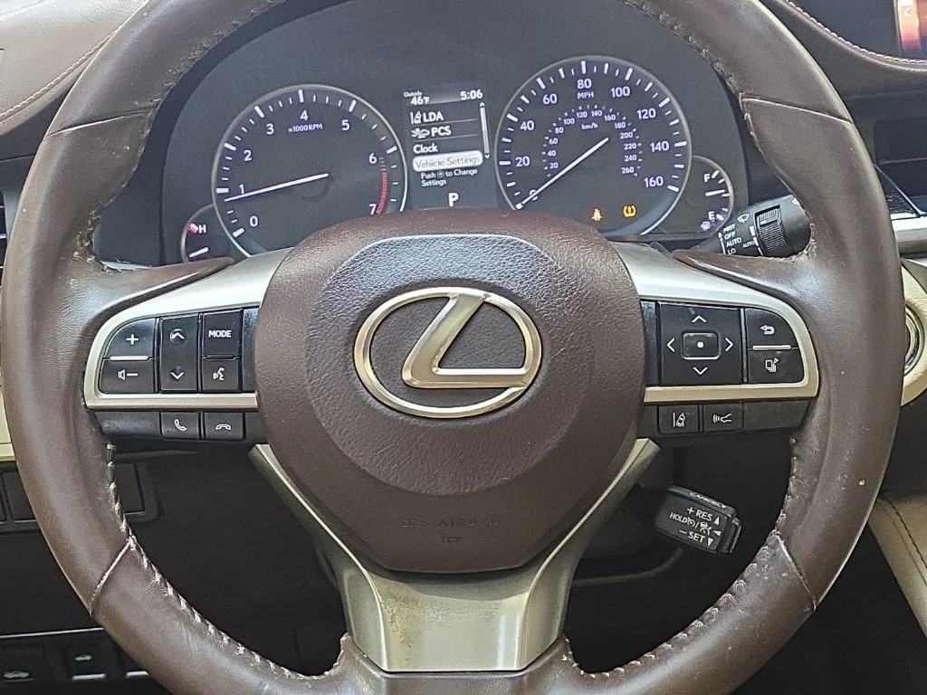 Used 2018 White Lexus 350 image 16